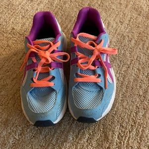 ASICS girls sneakers sz 5